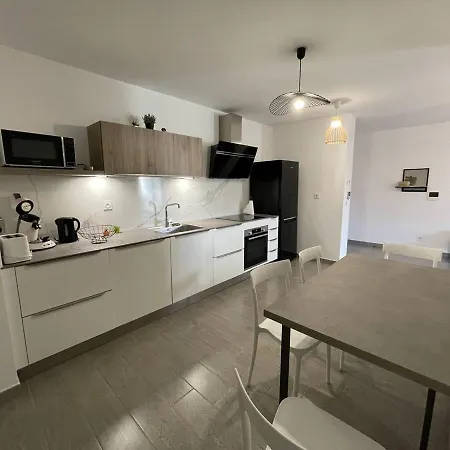 De Standing Pour 4 Pers Avec Jardin Et Piscine A 500m De La - Fr-1-726-21 Daire La Croix-Valmer