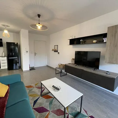 Apartment De Standing Pour 4 Pers Avec Jardin Et Piscine A 500m De La - Fr-1-726-21